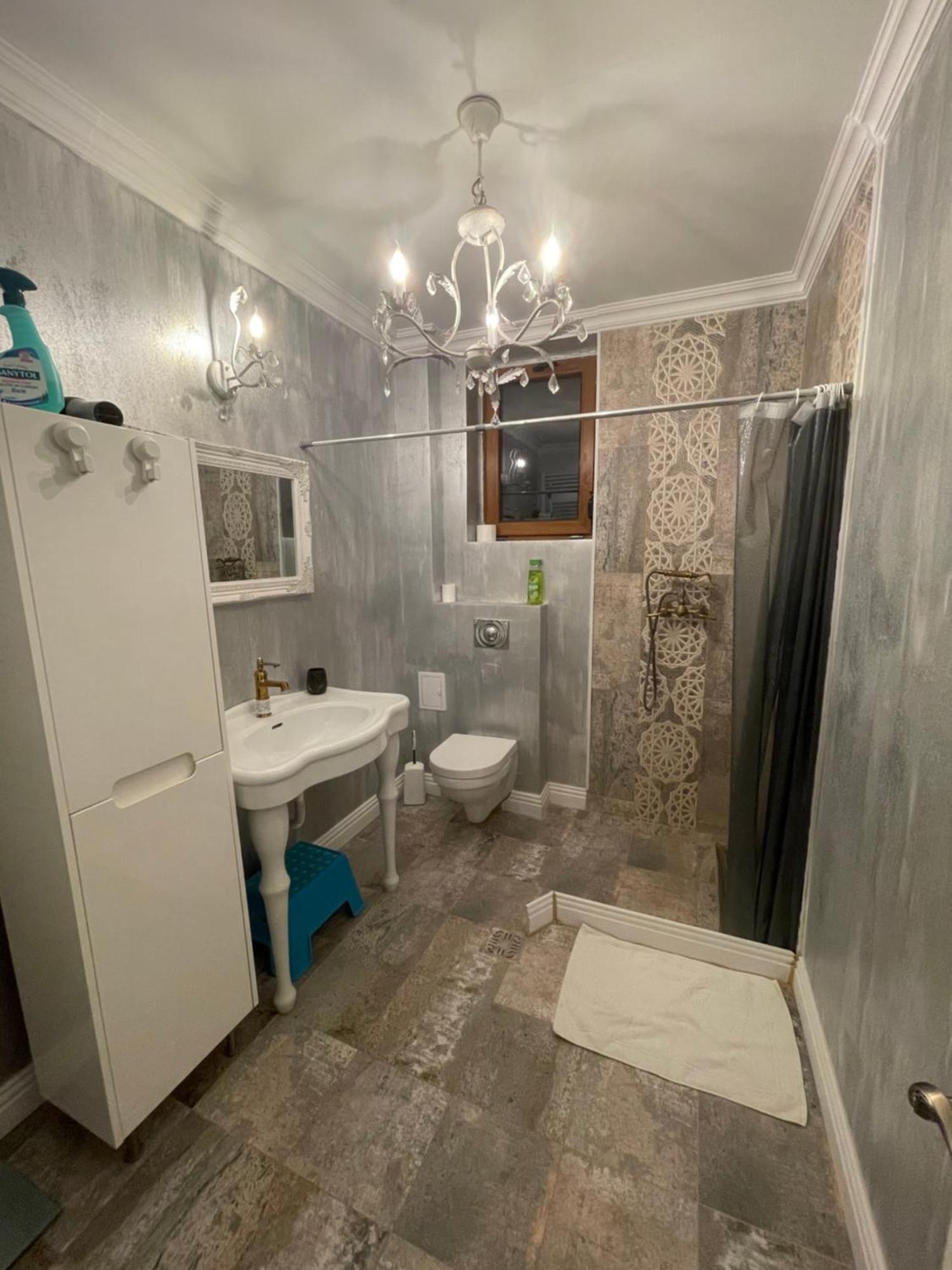Room In A Private House - 5 Min From Therme And Airport Corbeanca Exterior foto